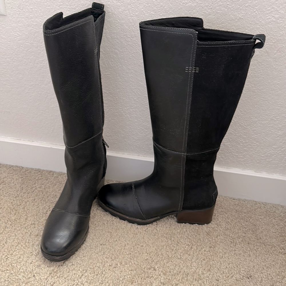 Sorel black boots, size 8